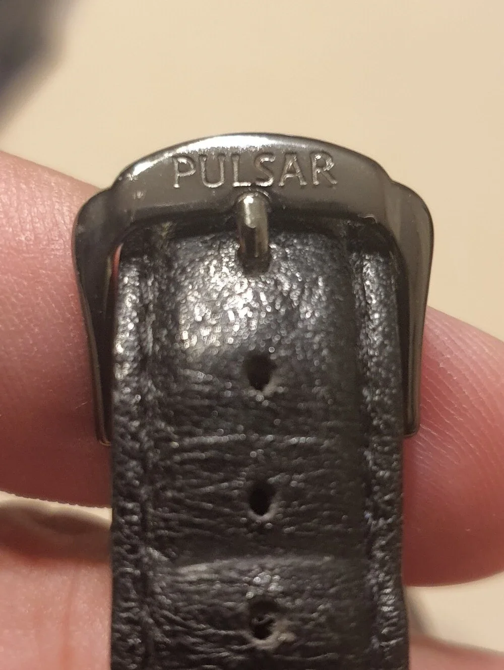 Vtg Pulsar Quartz Black/Goldtone Leather Men's Watch
